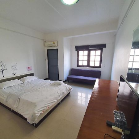A House Boutique Guesthouse Bangkok Extérieur photo